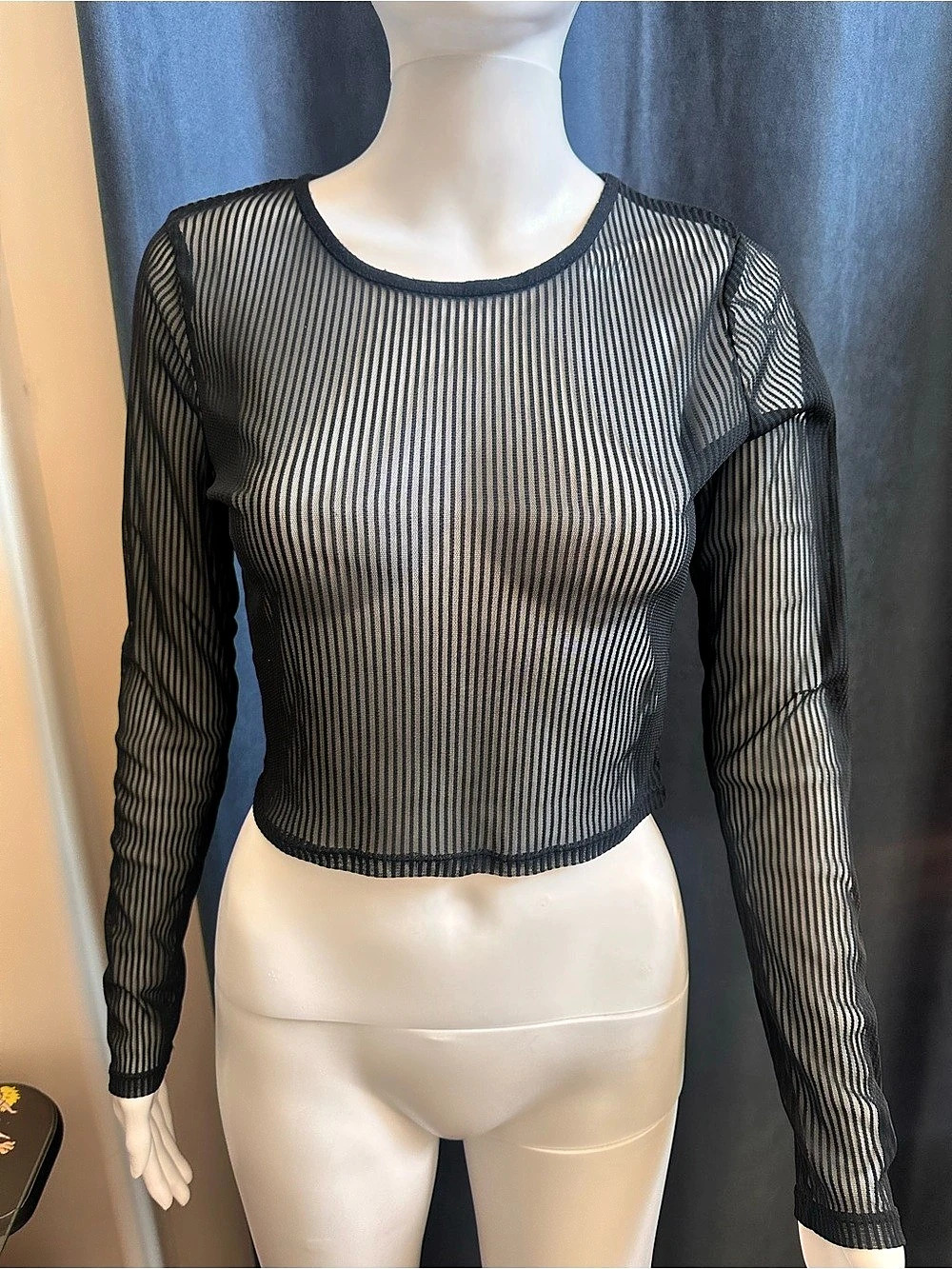 Love J Black Vertical Striped Sheer Mesh Long Sleeve Crop Top Size M - Read Deta